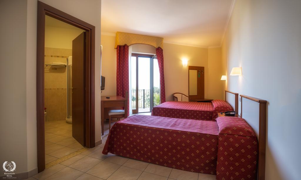 Royals Gate Hotel Rodi Garganico Exterior photo