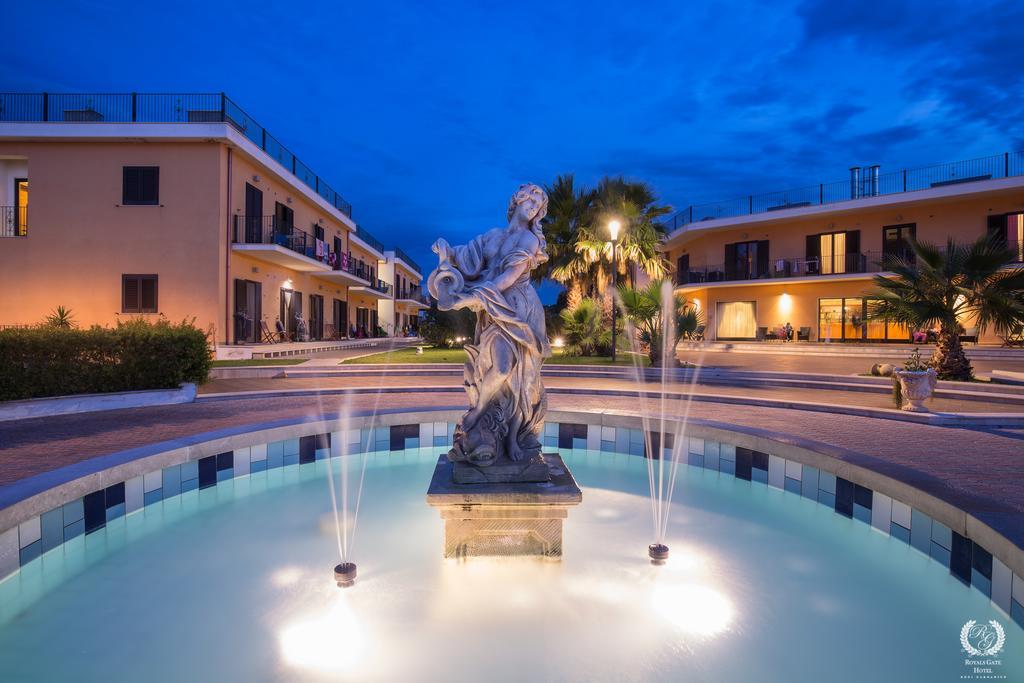 Royals Gate Hotel Rodi Garganico Exterior photo