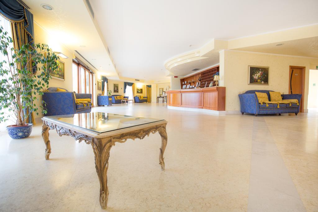 Royals Gate Hotel Rodi Garganico Exterior photo
