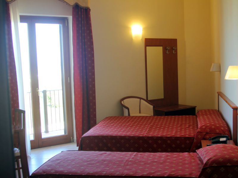 Royals Gate Hotel Rodi Garganico Exterior photo