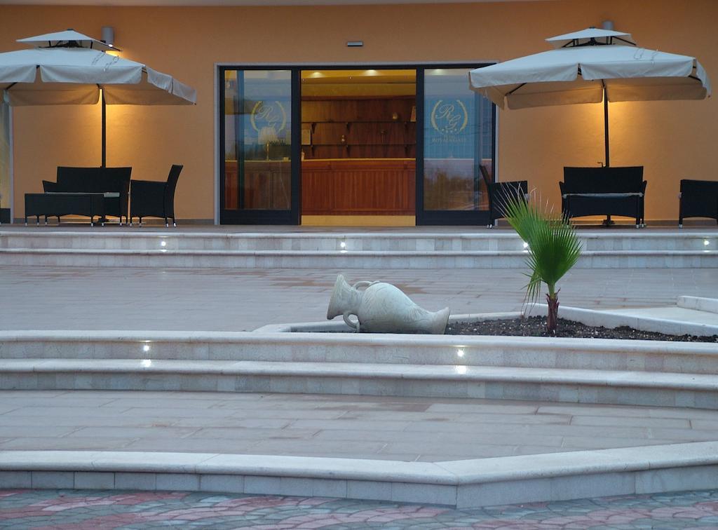 Royals Gate Hotel Rodi Garganico Exterior photo